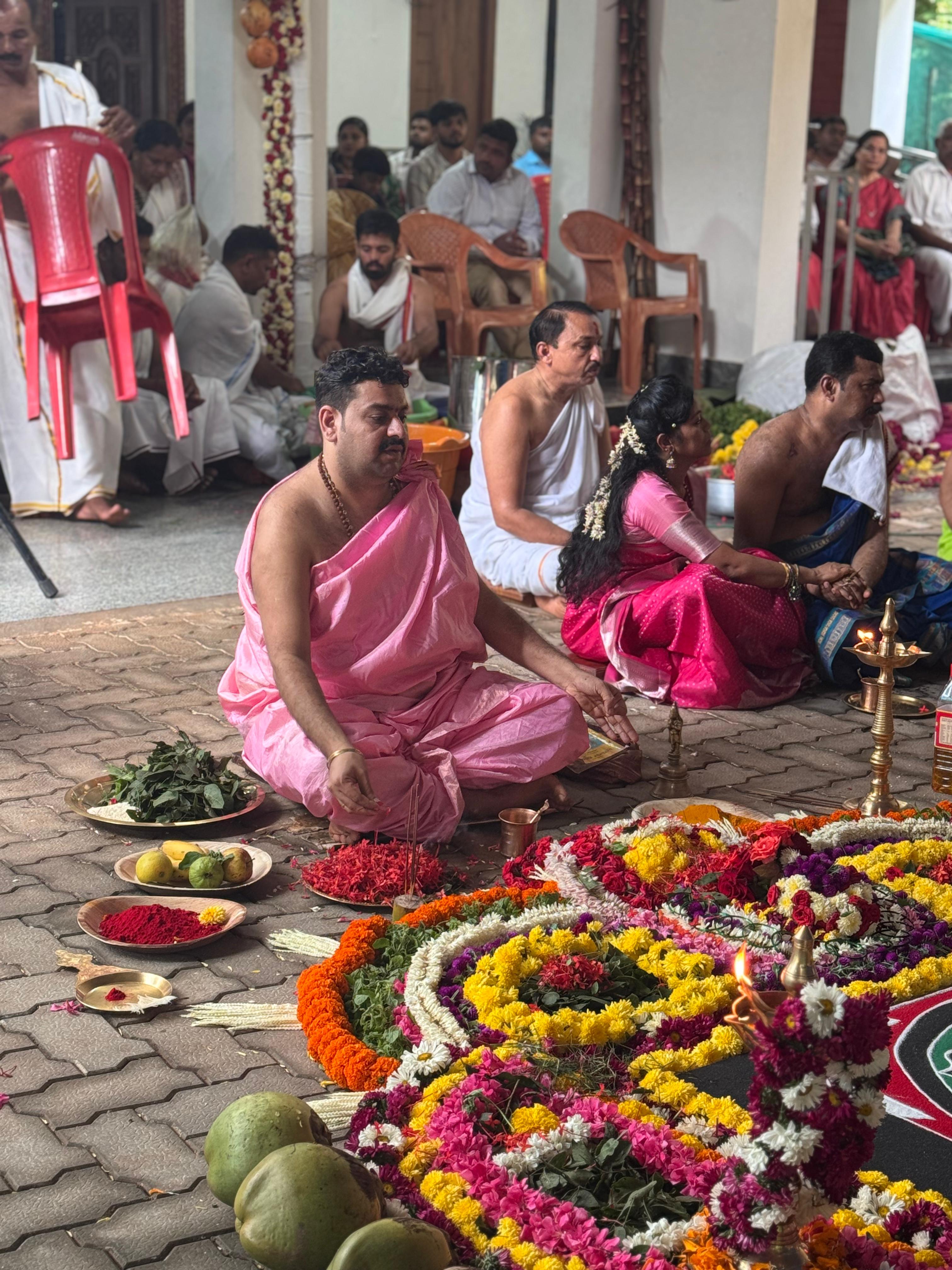 ಪಂಡಿತ್ ವಿದ್ಯೇಶರ ಧಾರ್ಮಿಕ ಕಾರ್ಯಕ್ರಮದ ಚಿತ್ರ 12
