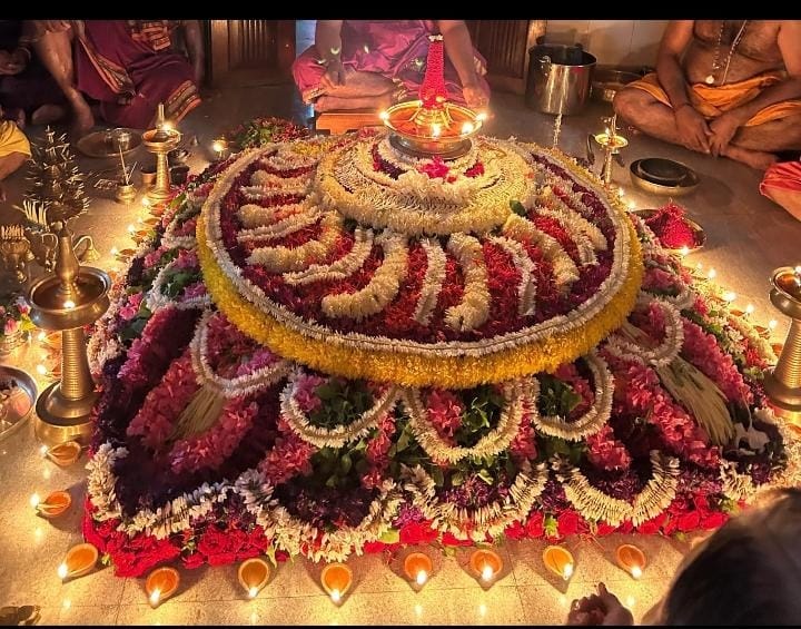 ಪಂಡಿತ್ ವಿದ್ಯೇಶರ ಧಾರ್ಮಿಕ ಕಾರ್ಯಕ್ರಮದ ಚಿತ್ರ 20