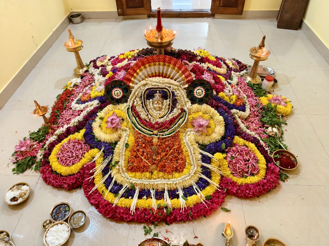 ಪಂಡಿತ್ ವಿದ್ಯೇಶರ ಧಾರ್ಮಿಕ ಕಾರ್ಯಕ್ರಮದ ಚಿತ್ರ 23